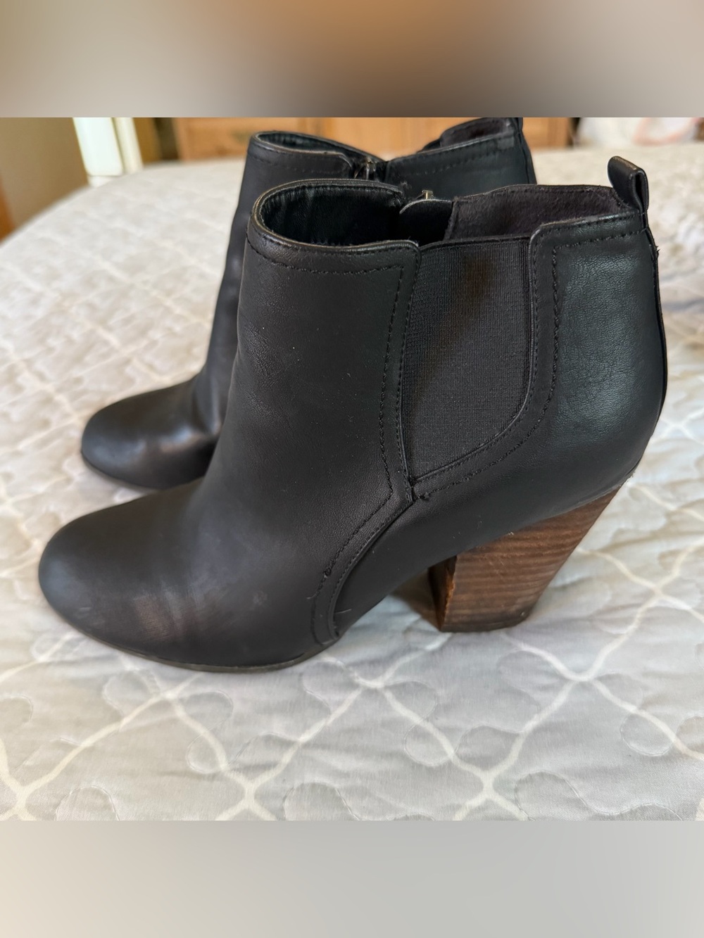 Women's Fergie Black Ankle Boots size 8.5 with Stacked Heel & zipper